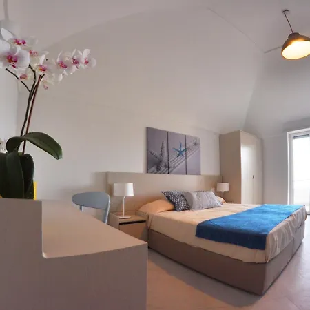Casa Costanza بيت ضيافة 4*