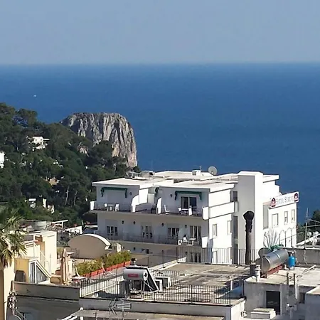 Casa Costanza بيت ضيافة 4*